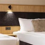 Blvd 7 Hotel