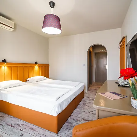 Blvd 7 Hotel