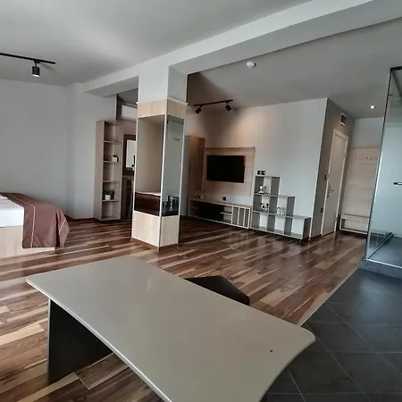 Blvd 7 호텔 플로브디프