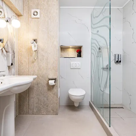 Blvd 7 Hotel 3*