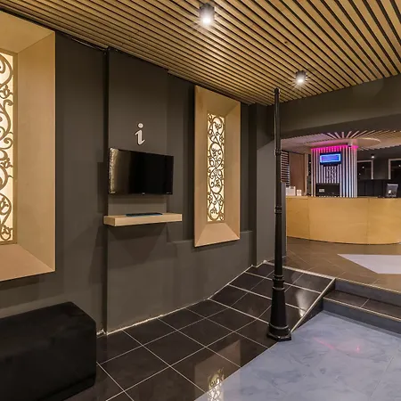 Blvd 7 Hotel 3*